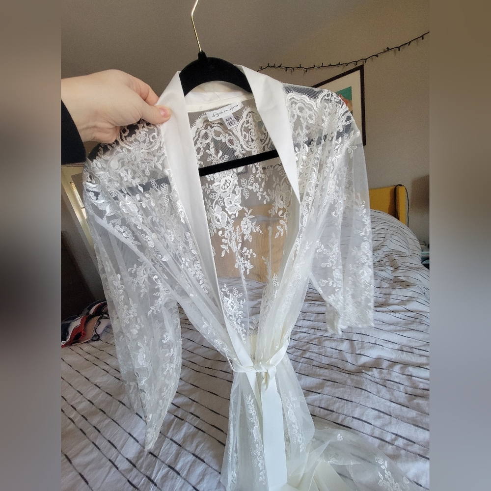 Elegant White Lace Robe From Kleinfelds